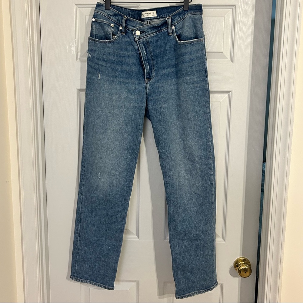Abercrombie Ultra High Rise 90’s Straight Jeans